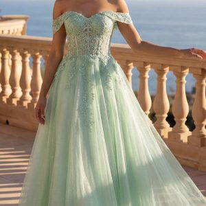 Off-the-Shoulder Long Glitter Ball Gown: Chicas
