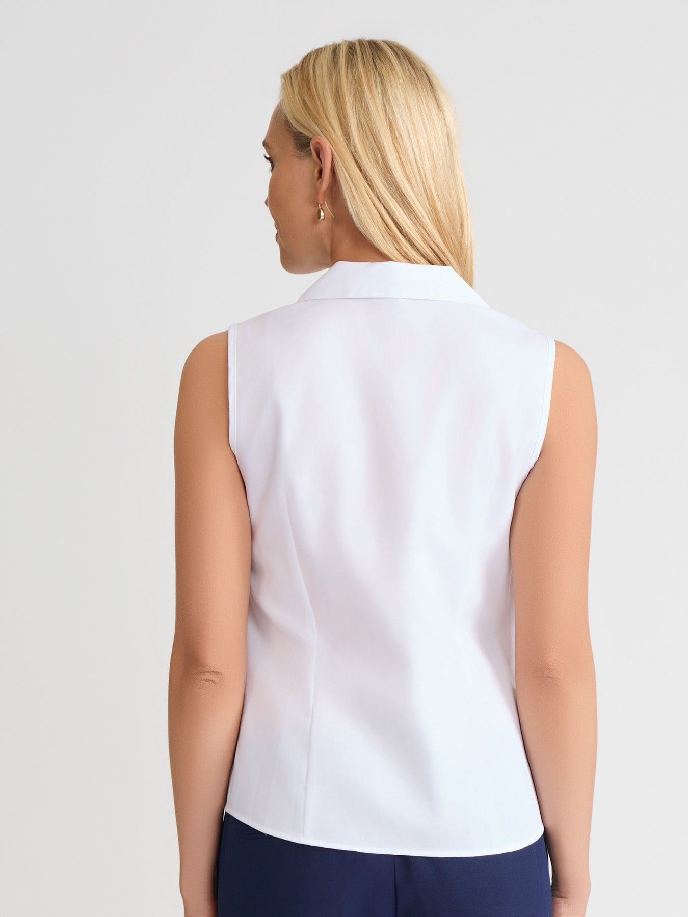 Easy-Care Sleeveless Button-Up Shirt - Image 5