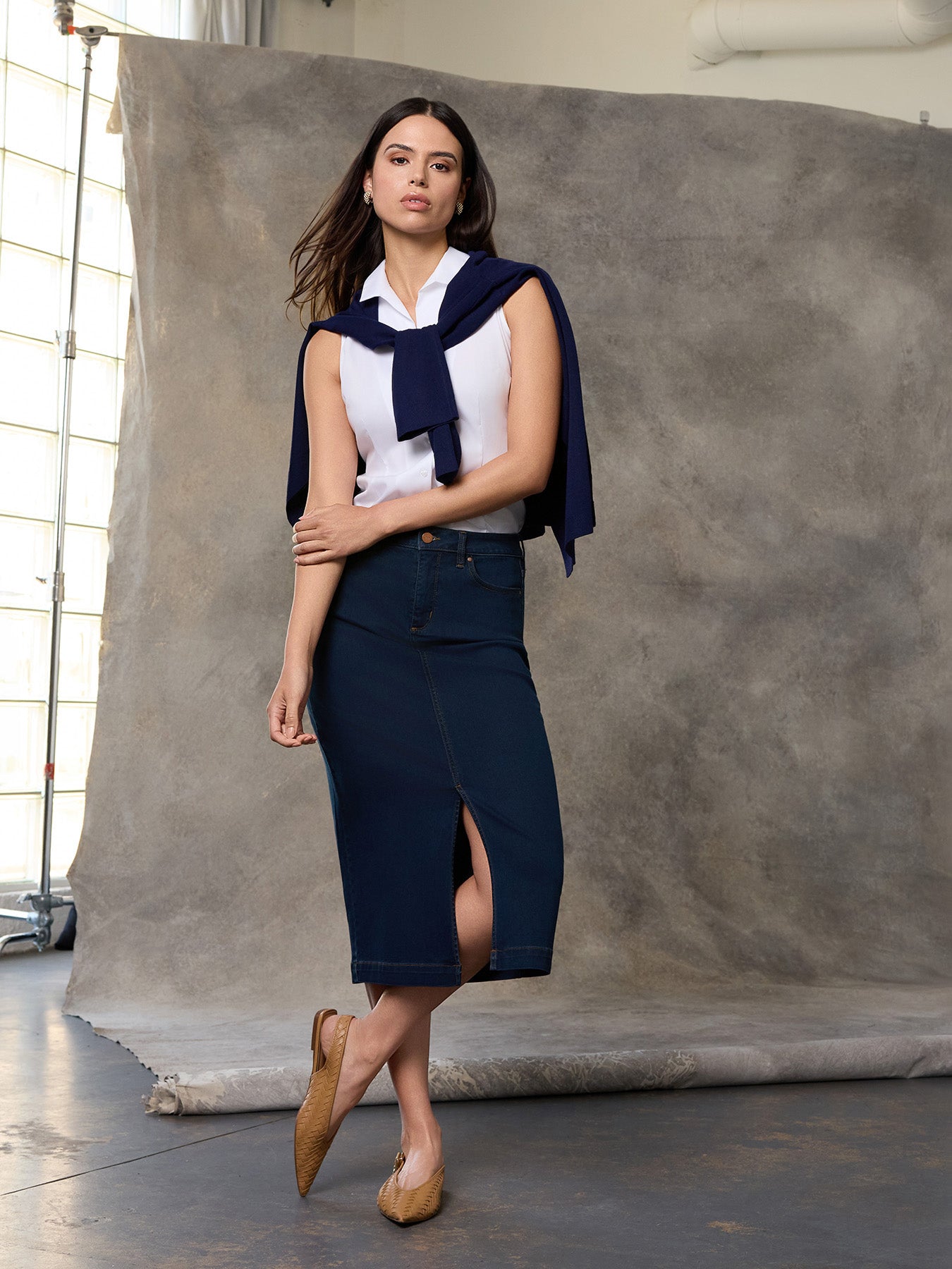 Easy-Care Sleeveless Button-Up Shirt - Image 2